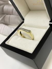14 Karaat Gouden Slag Ring Briljant Geslepen Heldere Zirkonia