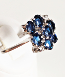14 K Witgouden Fantasie Ring Ovaal Geslepen Koningsblauw Saffier en Briljantgeslepen Diamant