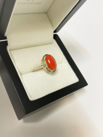 Vintage 8 Karaat Art Deco Ring Ovaal Cabocon Geslepen Gelakt Bloedkoraal