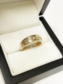 14 K Gouden Band Ring Mat / Glans 0.05 crt Briljant Geslepen Diamant