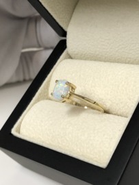 14 Karaat Gouden Ring Cabochon Geslepen Opaal