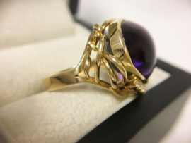 Zware 18 Karaat Gouden Fantasie Ring Amethyst  / Diamant