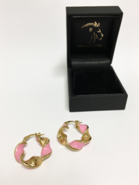 14 K Gouden Twister Creolen Met Roze Emaille Versace Motief - 2,3 cm