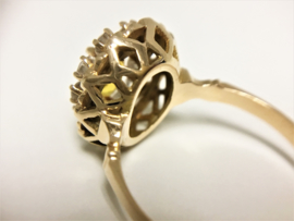 14 K Gouden Entourage Ring Ovaal Geel Saffier / Briljantgeslepen Witte Saffier
