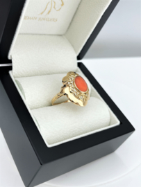 14 Karaat Antiek Gouden Ring Ovaal Cabochon Geslepen Bloedkoraal