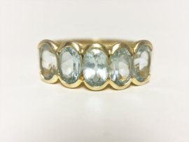 14 K Gouden Ring Ovaal Geslepen Baby Sky Blue Topaz