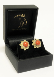 Antiek 14 K Gouden Oorstekers Cabochon Geslepen Bloedkoraal
