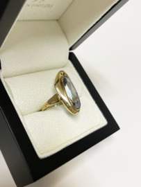 Vintage 8 Karaat Solitair Ring Asymmetrisch Ovaal Gefacetteerd Lichtblauw Spinel