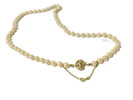 Geknoopt Parelsnoer Cultivé 14 Karaat Gouden Bol Slot ca 0.20 ct Diamant