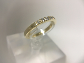 14 K Gouden Rijring 0.075 crt Briljantgeslepen Diamant