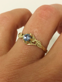 Antiek 14 K Gouden Ring Helder Blauwe Briljantgeslepen Topaas