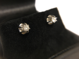 14 K Antiek Gouden Oorstekers 0.15 crt Briljantgeslepen Diamant