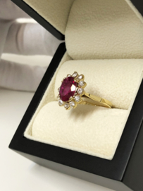 18 K Gouden Entourage Ring Robijn / Briljantgeslepen Cubic Zirkonia