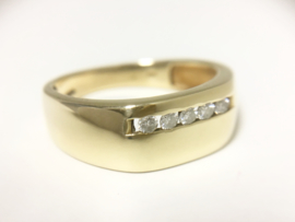 14 K Gouden Band Ring 0.18 crt Briljantgeslepen Diamant