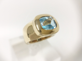 Grove 14 K Gouden Bandring Antiek Cabochon Geslepen Sky Blue Topaas - 12,75 g