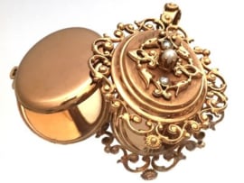 Antiek 18 K Gouden Medaillon Zaadparels - 8,4 g