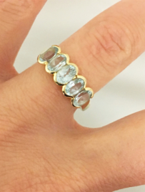 14 K Gouden Ring Ovaal Geslepen Baby Sky Blue Topaz