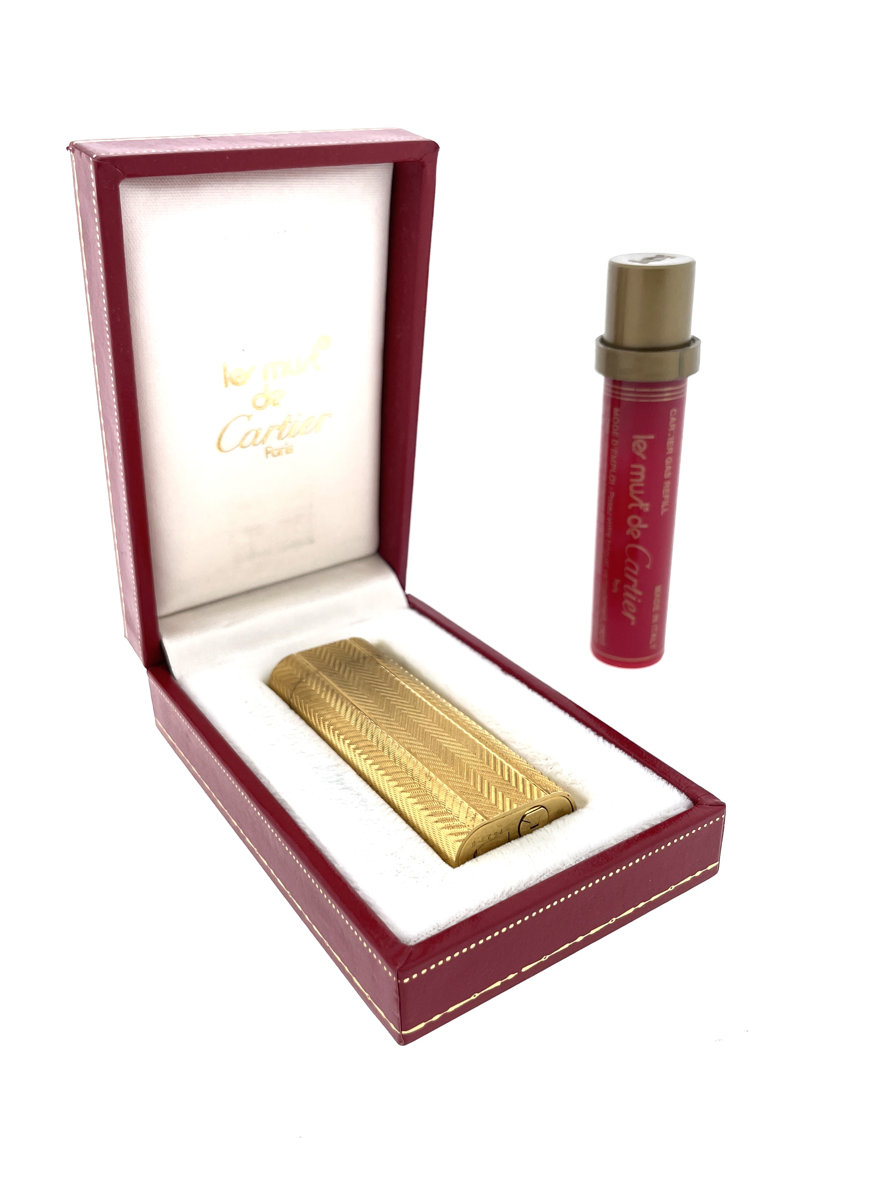 Les Must de Cartier Vintage Aansteker Vermeil Briquet Oval  Guilloché a Motif de Chevrons