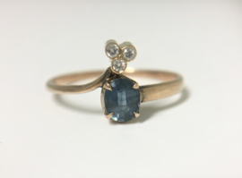 8 Karaat Antiek Rosé Fantasie Ring Saffier / Diamant