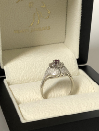 14 K Witgouden Fantasie Ring Robijn / 0.15 Crt Briljantgeslepen Diamant