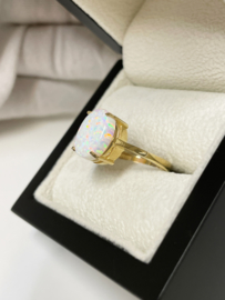 14 K Gouden Ring Cabochon Geslepen Ovaal Opaal - 17.5 mm