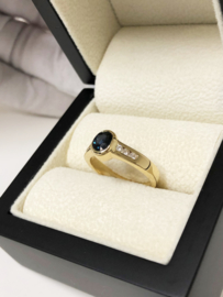 18 K Gouden Ring Ovaal Saffier / Briljantgeslepen Diamant