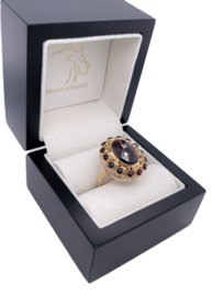 14 Karaat Gouden Entourage Ring Met Facet Geslepen Granaat
