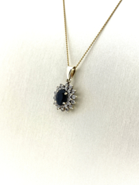 14 Karaat Gouden Entourage Hanger ca 0.35 ct Briljant Geslepen Diamant / Ovaal Gefacetteerd Saffier