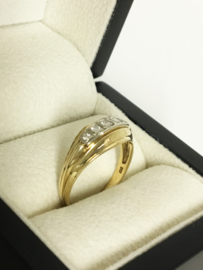 14 K Antiek Gouden Rijring 0.15 crt Briljantgeslepen Diamant