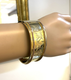 Jaren '20 - Geelgouden Brede Klem Armband Rosé Gouden Accenten / Hand Gestoken Gravures - 43.6 g / 2.5 cm