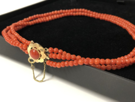 Set - Antiek 3-Rijig Bloedkoralen Collier Met  Armband Gouden Siersluiting