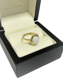 14 K Gouden Ring Ovaal Cabochon Geslepen Wit Opaliet - Mt 17,25