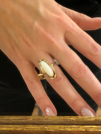 14 K Antiek Vintage Gouden Ring Cabochon Melk Opaal
