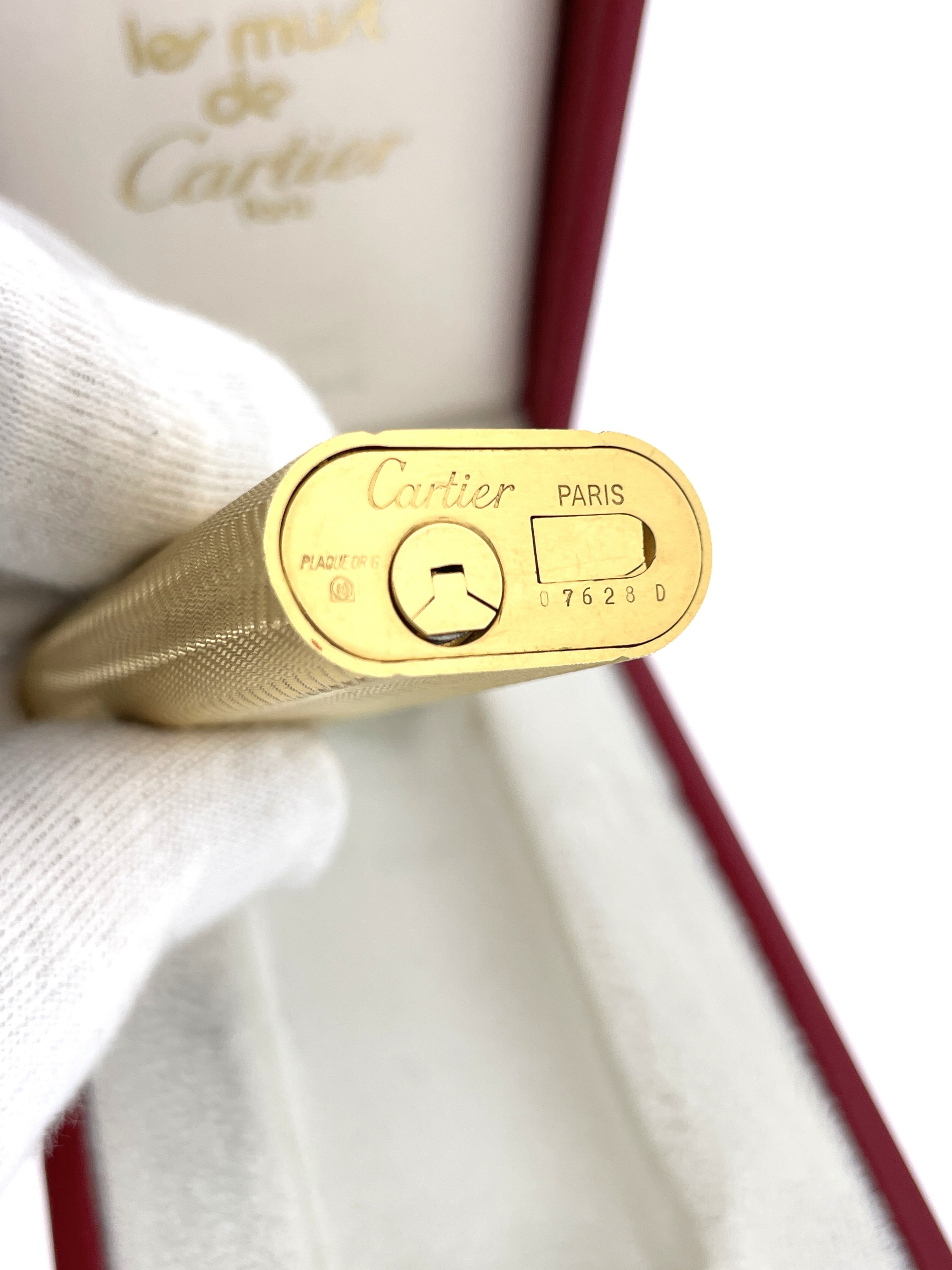 Les Must de Cartier Vintage Aansteker Vermeil Briquet Oval  Guilloché a Motif de Chevrons