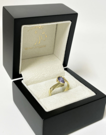 Handvervaardigd 14 K Gouden Ring ca 0.75 crt Peer Geslepen Paars Saffier