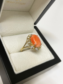 14 K Antiek Gouden Ring Cabochon Geslepen Koraal 0.04 Diamant