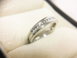 14 K Witgouden Band Rij Ring 0.23 crt Diamant VVS1