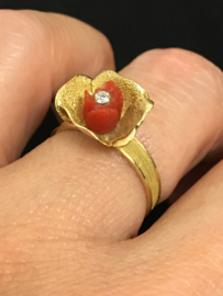 Antiek Handvervaardigd 18 K Gouden Bloem Ring Bloedkoraal Diamant