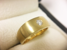 18 K Massief Gouden Heren Bandring 0.25 crt Briljantgeslepen Diamant Top Wesselton