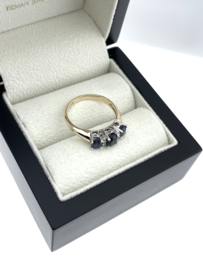 14 Karaat Gouden Maison Birks 3-Steens Ring Ovaal Gefacetteerd Saffier / Diamant