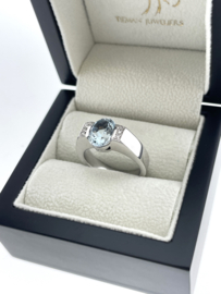 Al Coro 18 Karaat Witgouden Ring 2.2 Ct Ovaal Sky Blue Topaas/Diamant