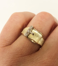 14 K Gouden Bandring Gesp 0.03 crt Briljantgeslepen Diamant