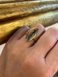 Vintage Gouden Solitair Ring Asymmetrisch Ovaal Gefacetteerd Lichtblauw Spinel