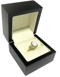 14 K Gouden Ring Ovaal Cabochon Geslepen Wit Opaliet - Mt 17,25
