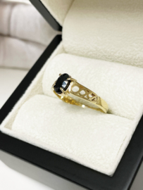 14 K Gouden Ring Ovaal Geslepen Donkerblauw Saffier