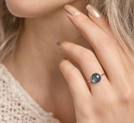 14 K Witgouden Solitair Ring London Blue Topaas