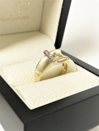 14 K Gouden Bandring Gesp 0.03 crt Briljantgeslepen Diamant