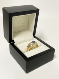 14 K Massief Gouden Band Ring 0.70 crt Natuurlijk Saffier / 0.40 crt Briljantgeslepen Diamant