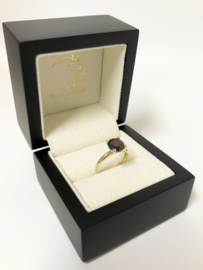 BLUSH 14 K Gouden Solitair Ring Briljantgeslepen Donkerrood Cubic Zirkonia