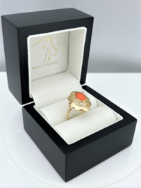 14 Karaat Antiek Gouden Ring Ovaal Cabochon Geslepen Bloedkoraal